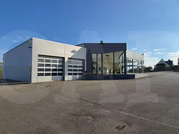 Local 690 m²