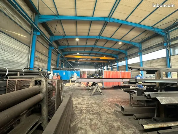 LOCAL D'ACTIVITE 360 m² SAINTE HELENE DU LAC
