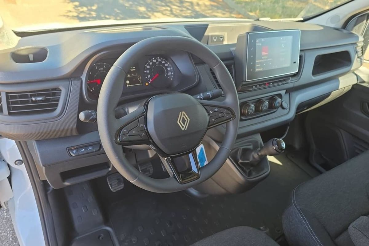 Renault TRAFIC FOURGON — photo 13