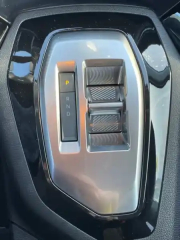 Peugeot 208 hybrid 110 ch e-dcs6 — photo 17
