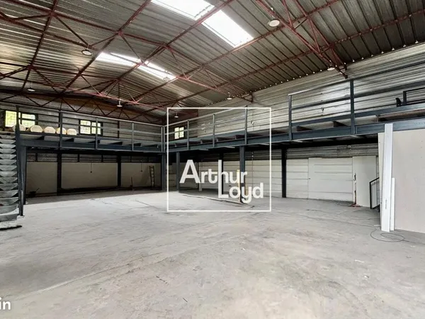 Local d'activité 382 m²