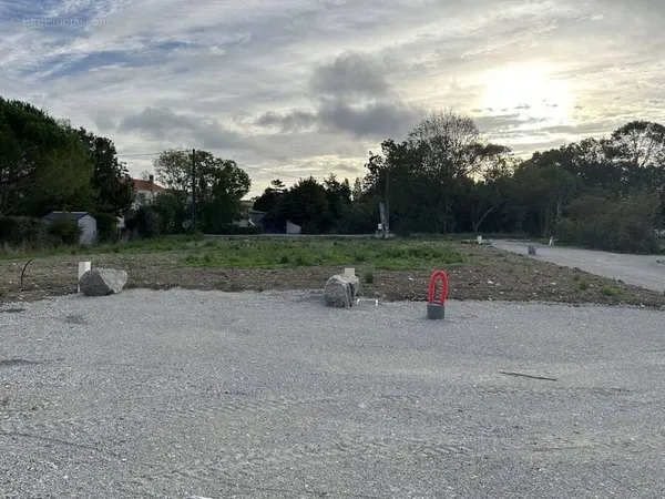 Terrain à bâtir de 419 m² à BOUHET (17)