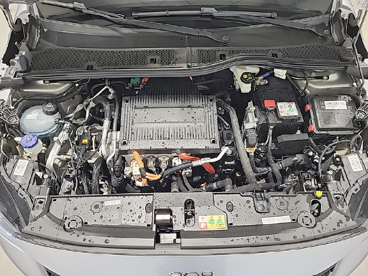 Peugeot 208 electrique 50 kwh 136ch style — photo 15