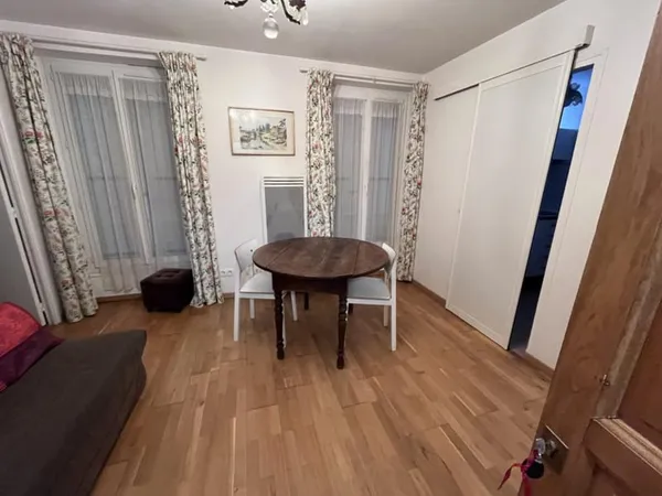 TRIANGLE D'OR 2 PIÈCES DE 28 M² AVEC DÉPENDANCE DE 90 M²