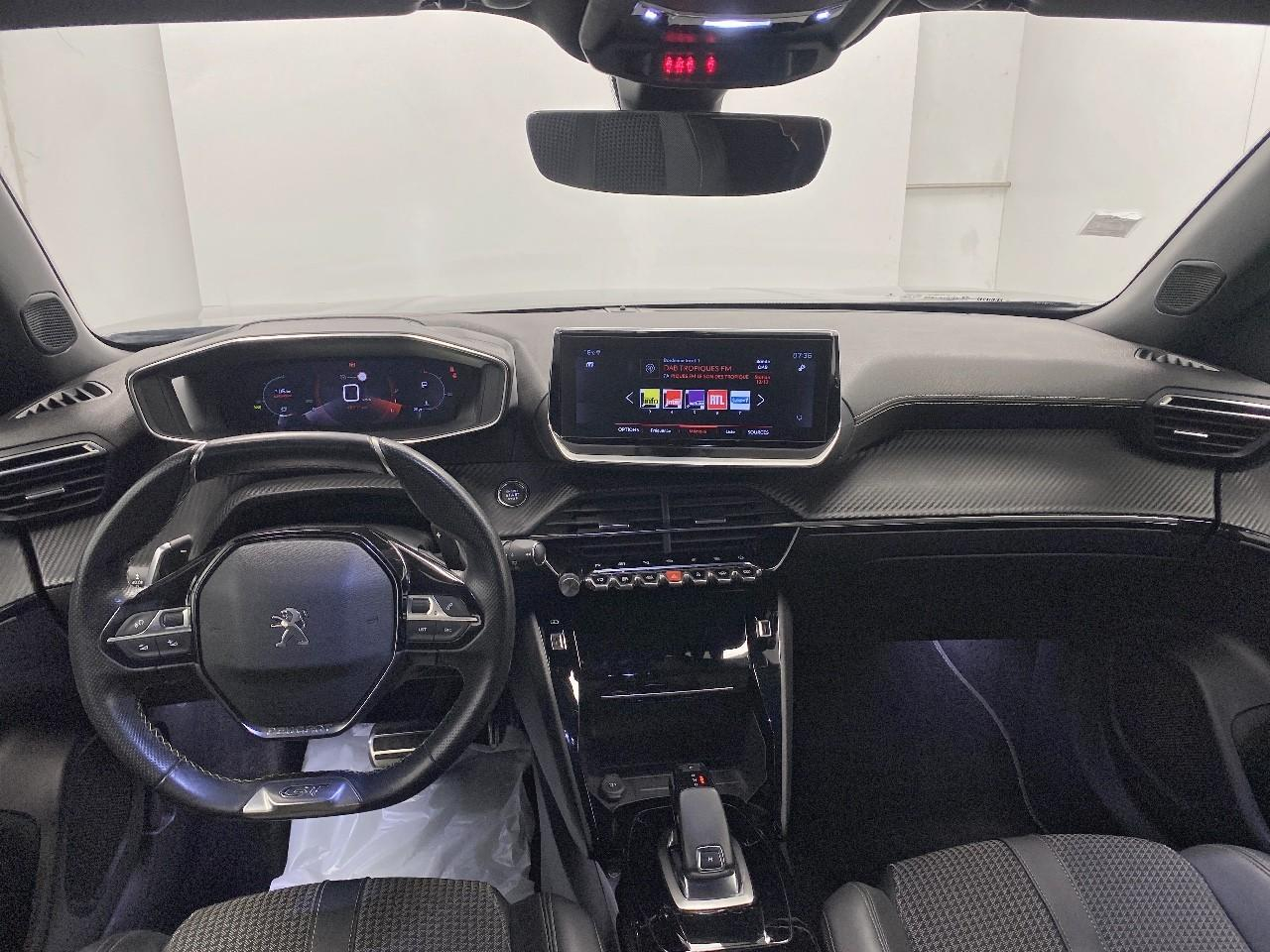Peugeot 2008 puretech 130 s&s eat8 gt line — photo 8
