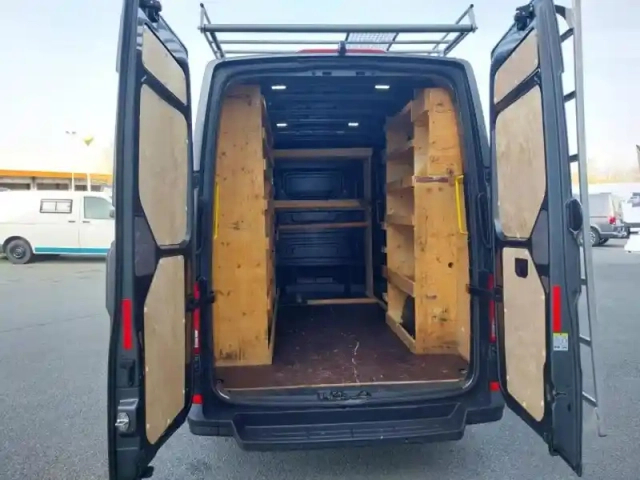 Volkswagen Crafter fg 35 l3h3 2.0 tdi 177ch business line plus traction bva8 — photo 5
