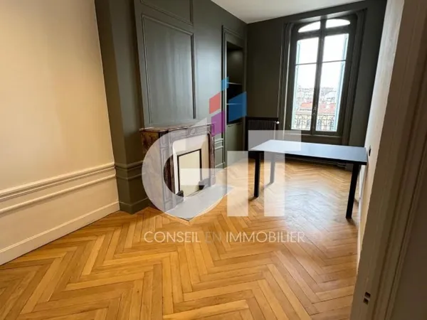 Bureau 120 m²