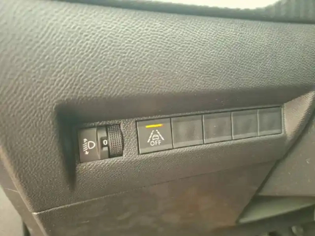 Peugeot 2008 puretech 100 s&amp;s bvm6 — photo 18