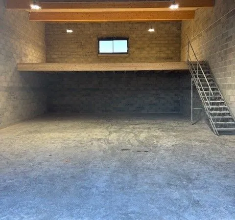 LOCAL professionnel 150 m² Lherm