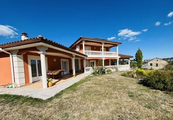 Maison 7 pièces 233 m²