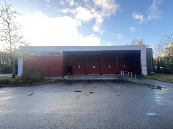 Local d'activité 2606 m²