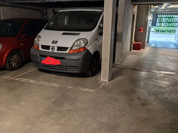 Parking couvert sécurisé