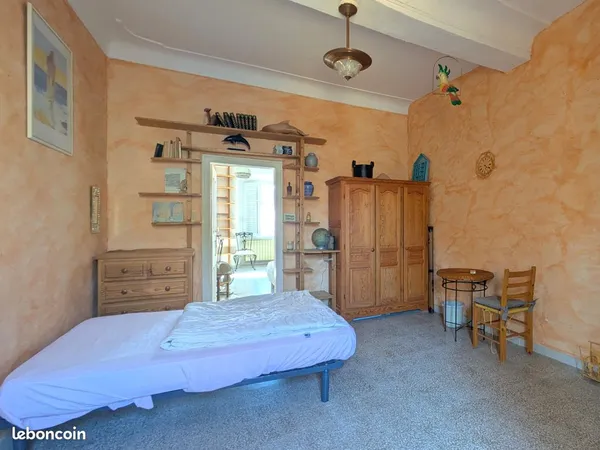 BASTIA CENTRE. Appt T3/4 MEUBLE. Idéal étudiant.e.s. Collocation possible. A 5 min IRA