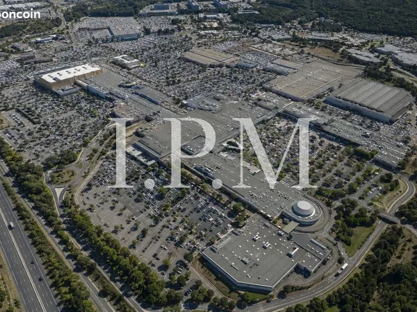 Local commercial 560 m² LES PENNES MIRABEAU