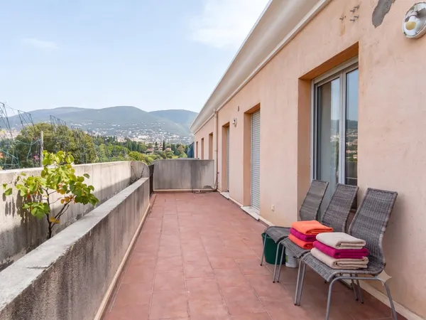CO-Exclusivité - T3 de 72m2 avec Terrasse de 26m2 Emplacem
