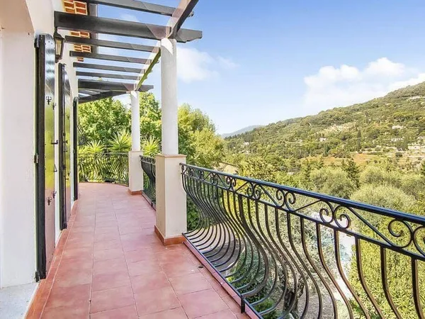 Maison 8 pièces 260 m²