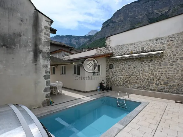 Maison de village avec piscine - 2 chambres centre du villag