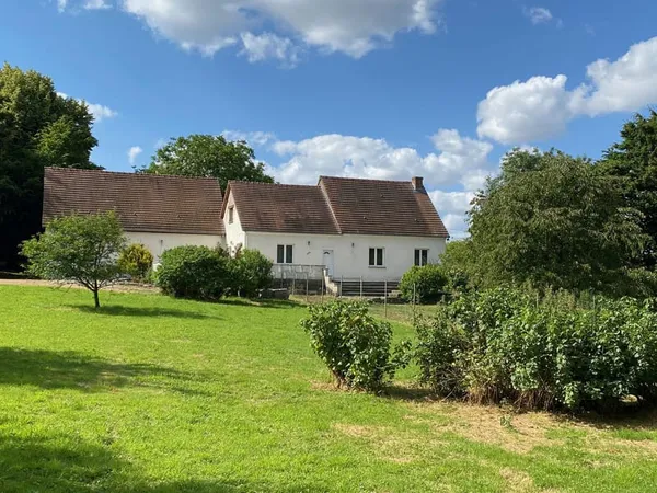 Grande maison avec 6 chambres et piscine au calme