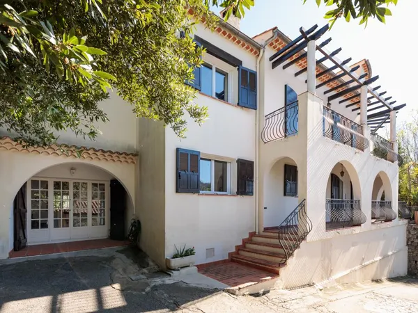 Maison 8 pièces 260 m²