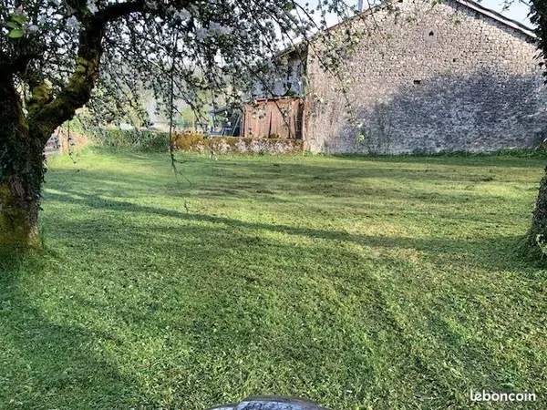 Terrain constructible dans village
