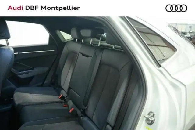 Audi Q3 35 tfsi 150 ch s tronic 7 s line — photo 3