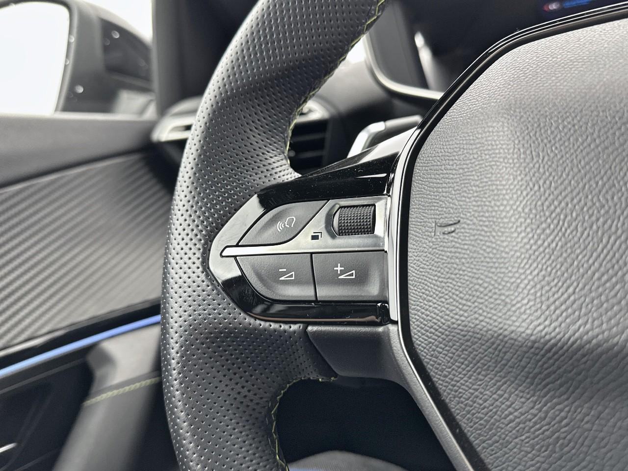 Peugeot 2008 puretech 130 s&s eat8 gt — photo 17
