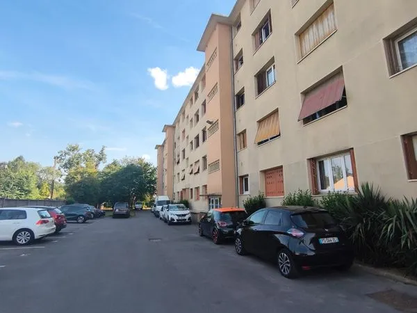Grand T4 lumineux de 75 m² avec parking et cave - THIAIS (Proche Transports) - Vente entre particuli
