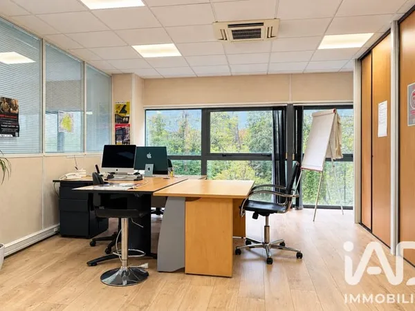 Local commercial 1 pièce 219 m²