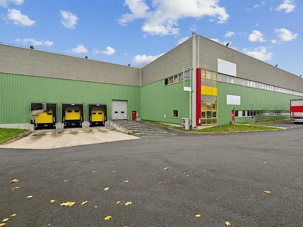 Entrepôt 2500 m²