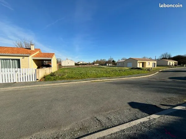 Terrain viabilisé 800m2 Mervent