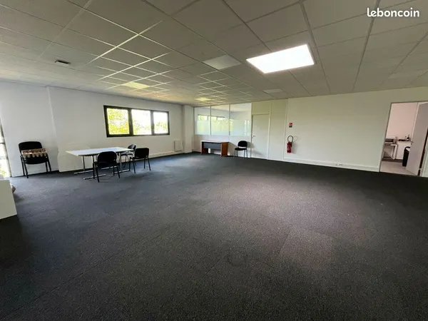 Bureaux 150 m² BUSSY-SAINT-MARTIN