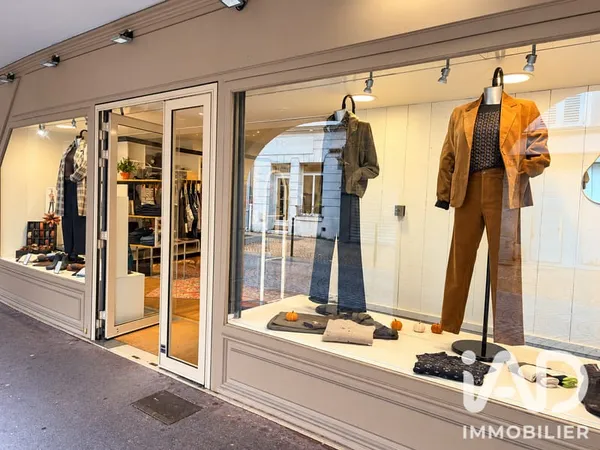 Local commercial 1 pièce 62 m²