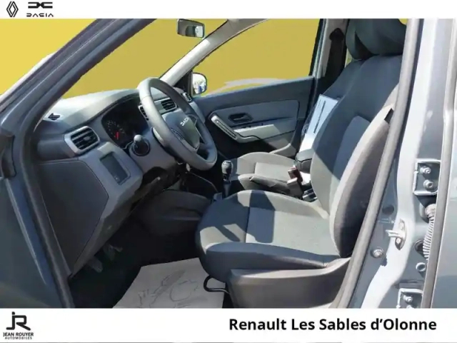 Dacia Duster 1.0 eco-g 100ch essential 4x2 — photo 3