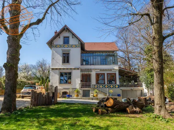 Maison 7 pièces 240 m²