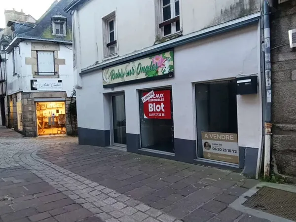 PONTIVY - LOCAL COMMERCIAL - RUE DU FIL