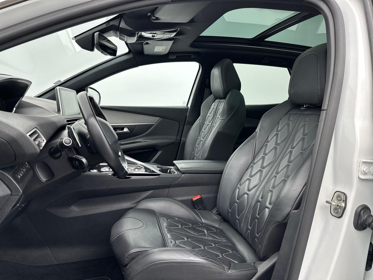 Peugeot 3008 hybrid4 300 e-eat8 gt — photo 10