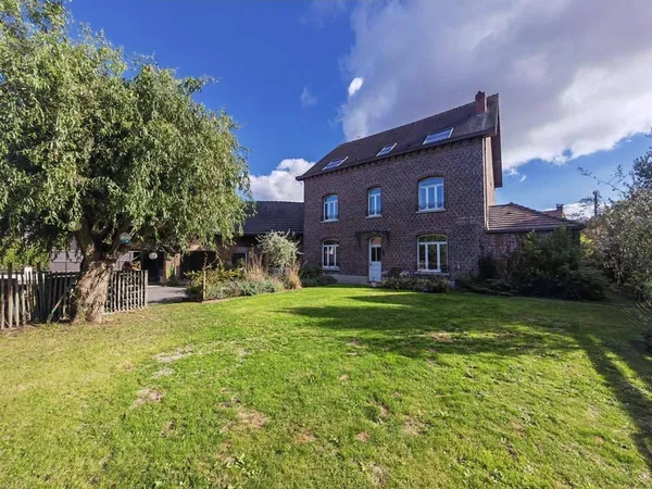 Maison 8 pièces 300 m²