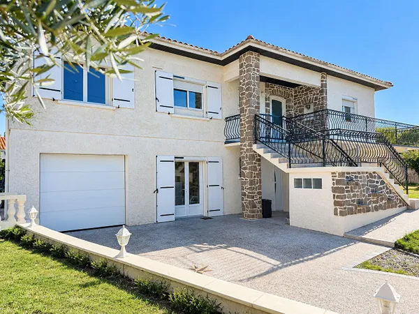 Maison 7 pièces 205 m²