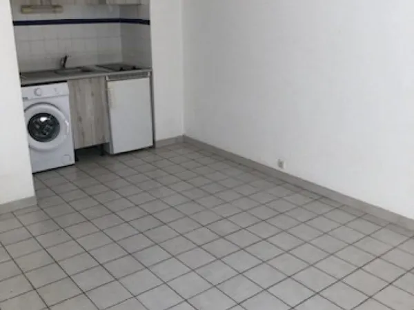 Montpellier  Aiguelongue superbe studio de 27 m2 en rez de jardin + parking