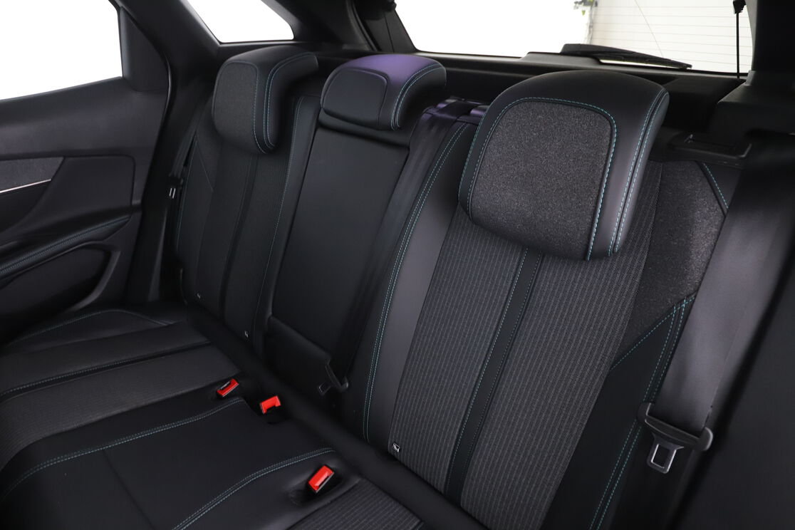 Peugeot 3008 1.6 Hybrid Allure Pack e-EAT8 — photo 13