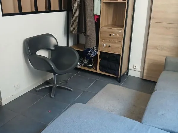 Colocation je cherche une colocatrice . Un t1 une chambre et un salon une cuisine equippè de tout et