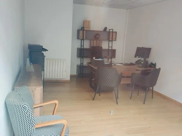 Local pro 35 m² coeur de Castres - RDC - Bail pro