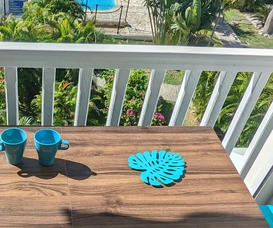 Duplex vue marina et piscine
