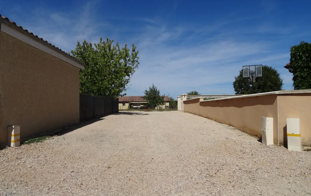 Photo 3