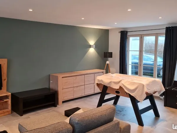 Maison meublée rénovée 100 m² avec jardin clos et hangar