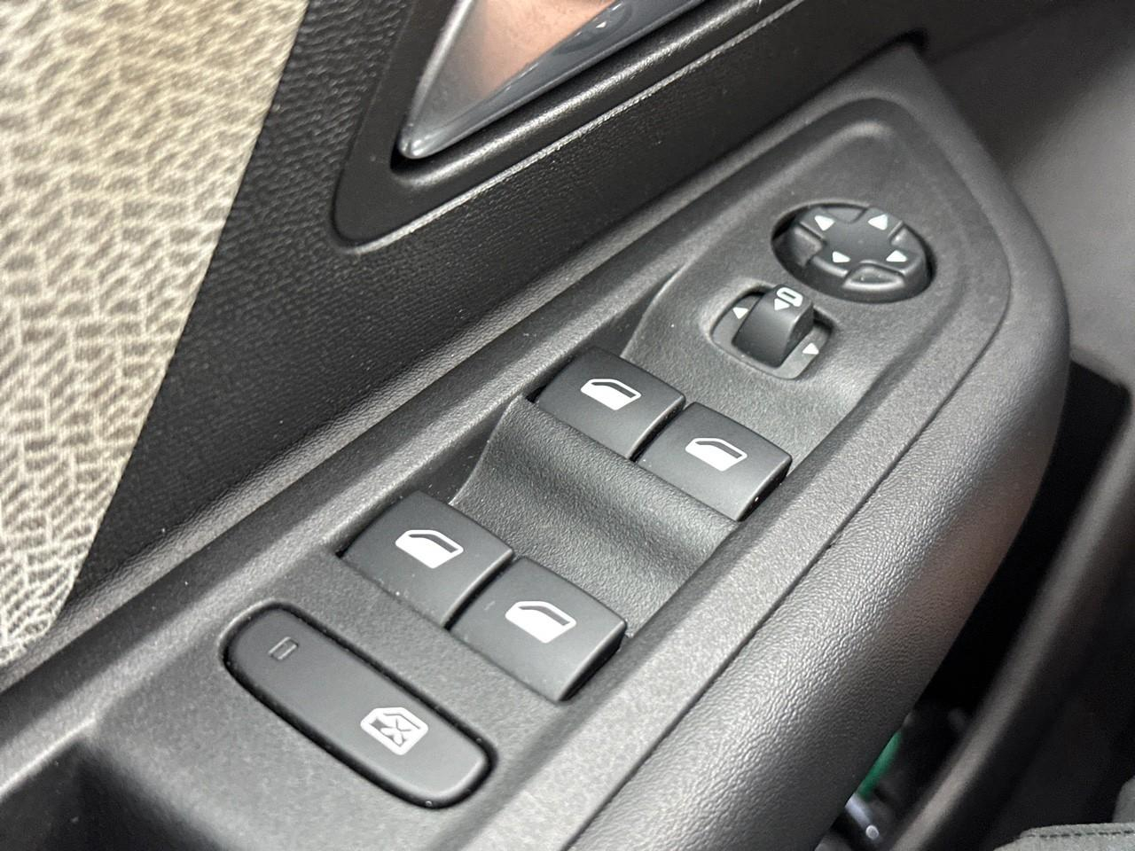 Citroën C4 puretech 130 s&s eat8 shine pack — photo 16