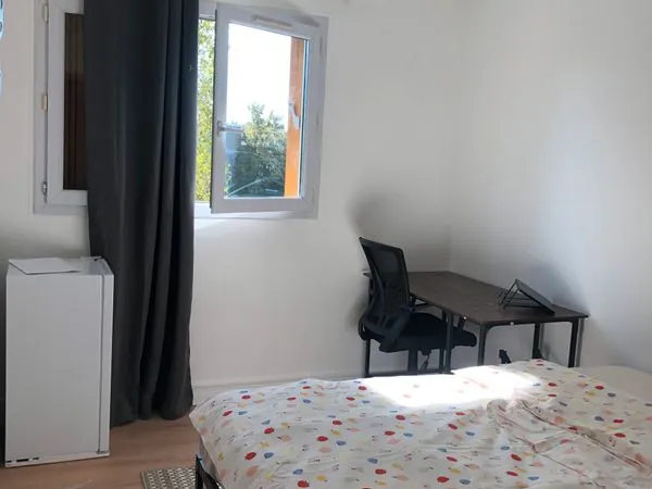 ✨ Chambre dans location de 4 filles à Argenteuil ✨