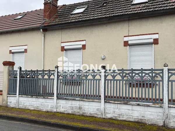 Dans une impasse, proche du centre ville