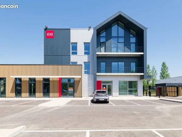 Locaux d'activité à louer - 83 m²