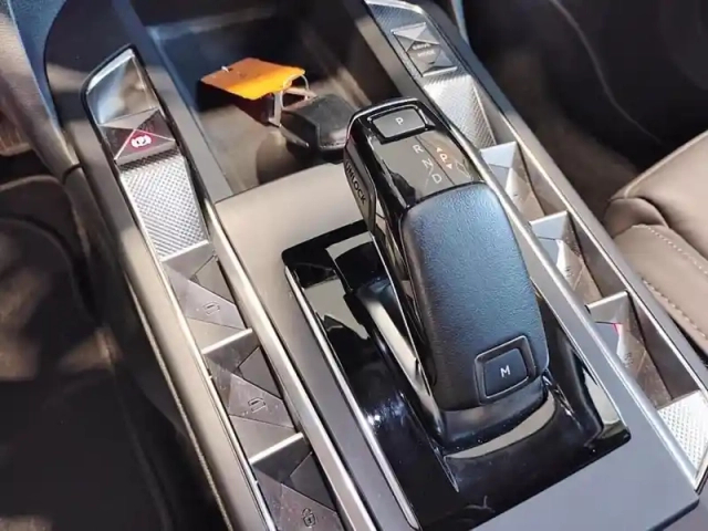 Ds Ds 3 ds3 crossback puretech 155 eat8 rivoli — photo 24